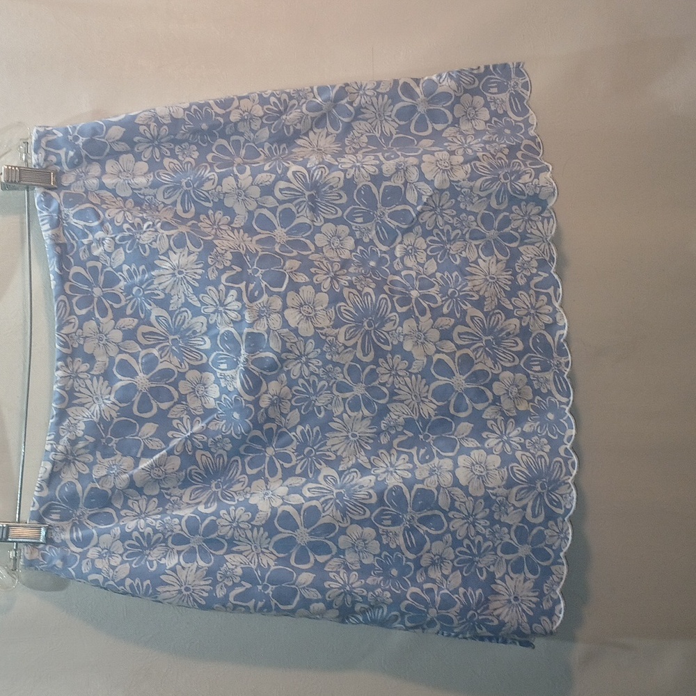Koret Women's Skort Size Large Petite Blue White Floral Scalloped Hem Detail